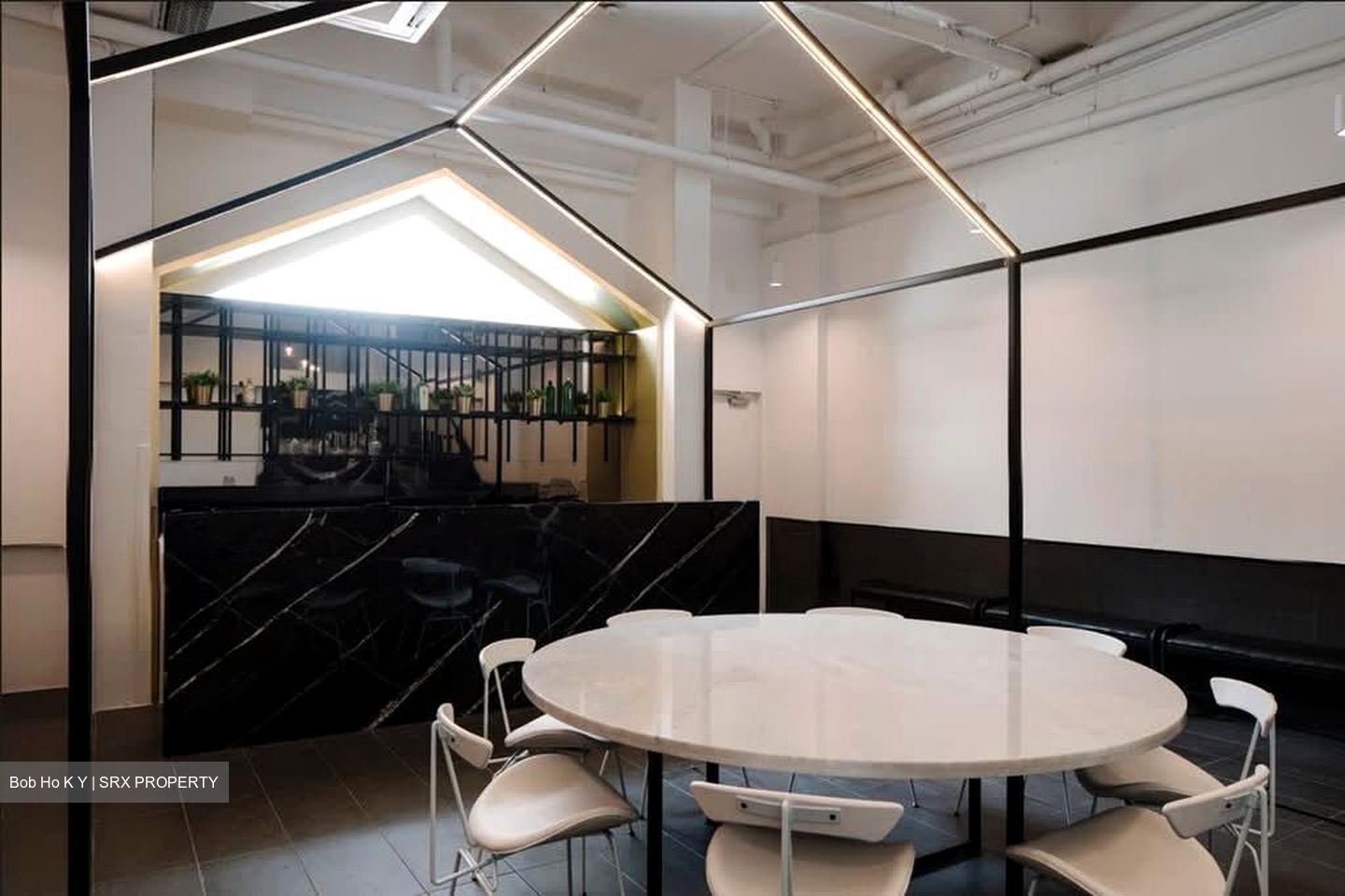 Hamilton Road (D8), Office #589749021